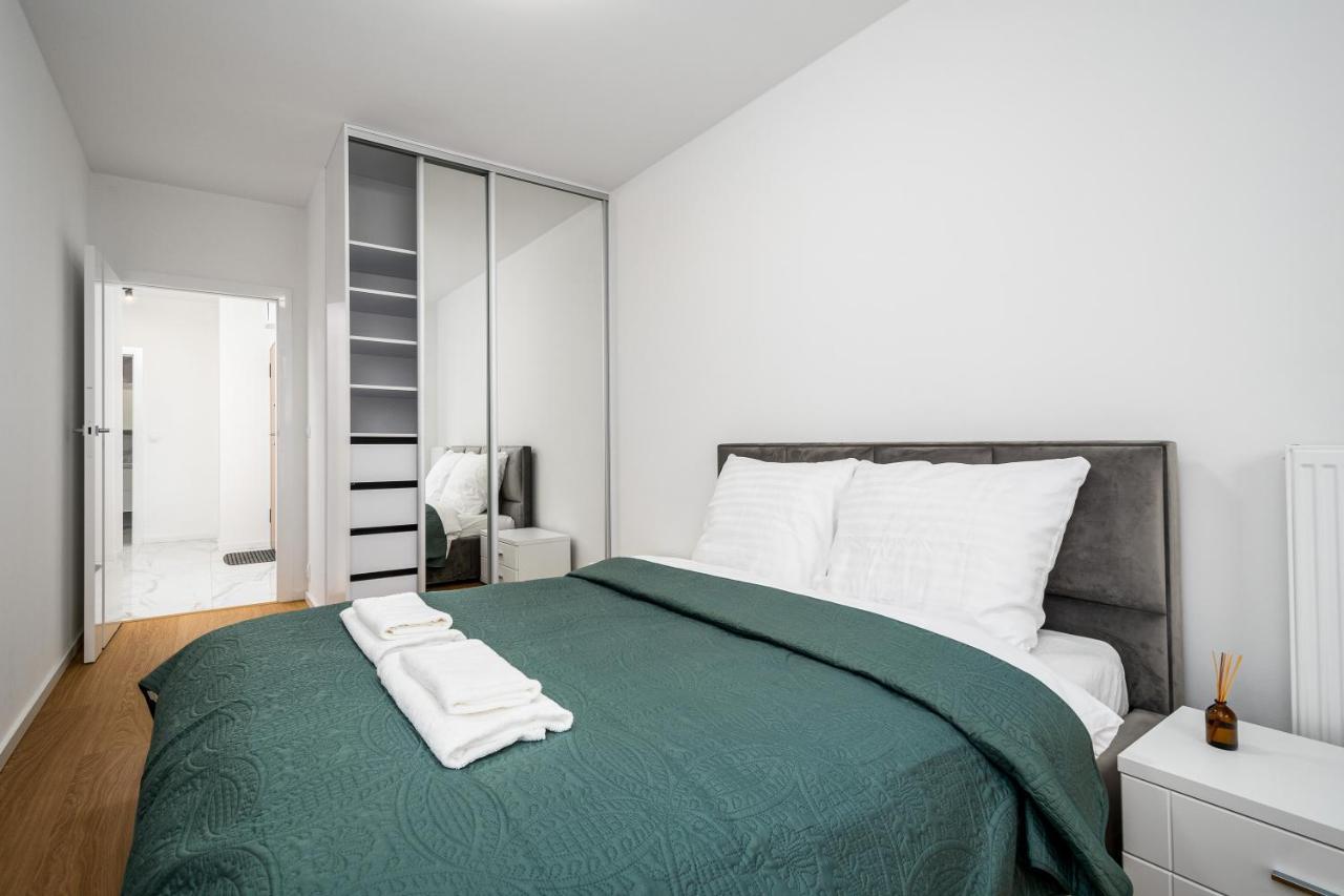 Warsaw Apartments 1 Sierpnia Street Экстерьер фото